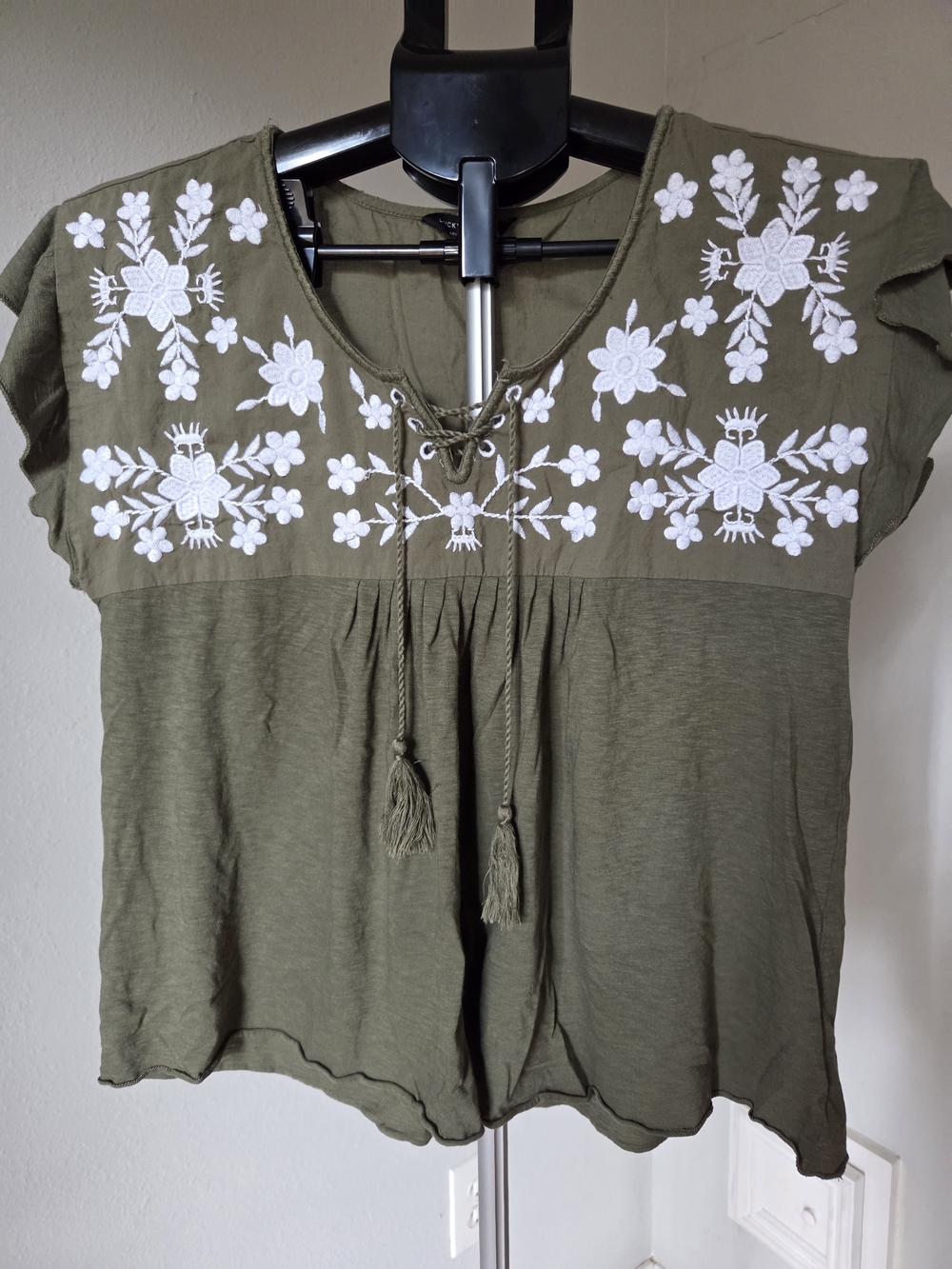 Lucky Brand Women's Floral Embroidered Blouse in Green & White